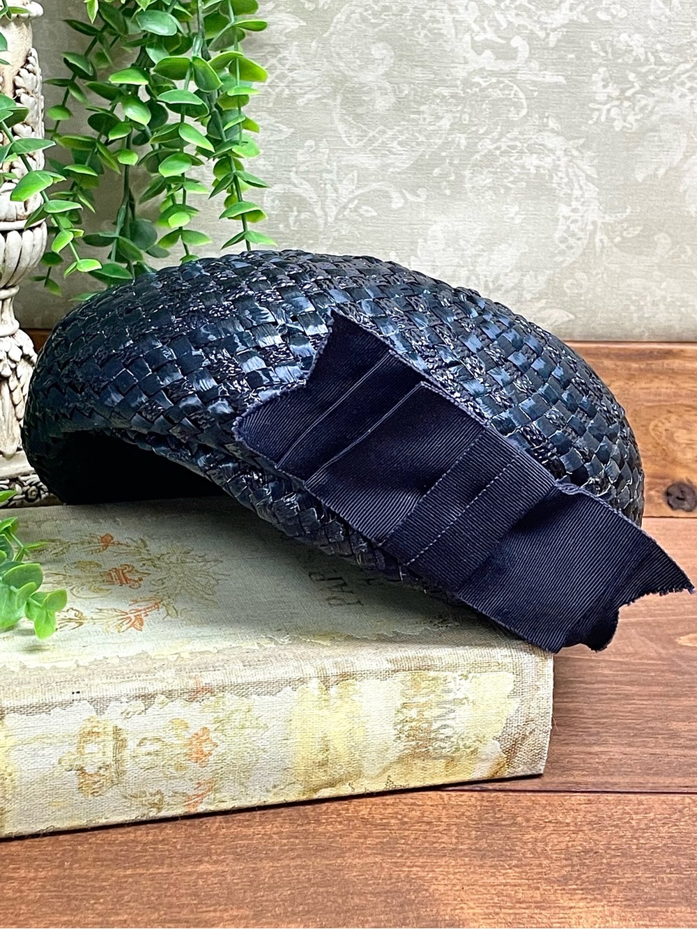 Vintage 1950s Navy Blue Straw Beret Tilt Hat Grosgrain Bow Mid Century